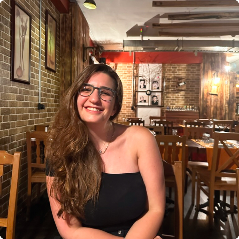 Headshot of Çağla :)